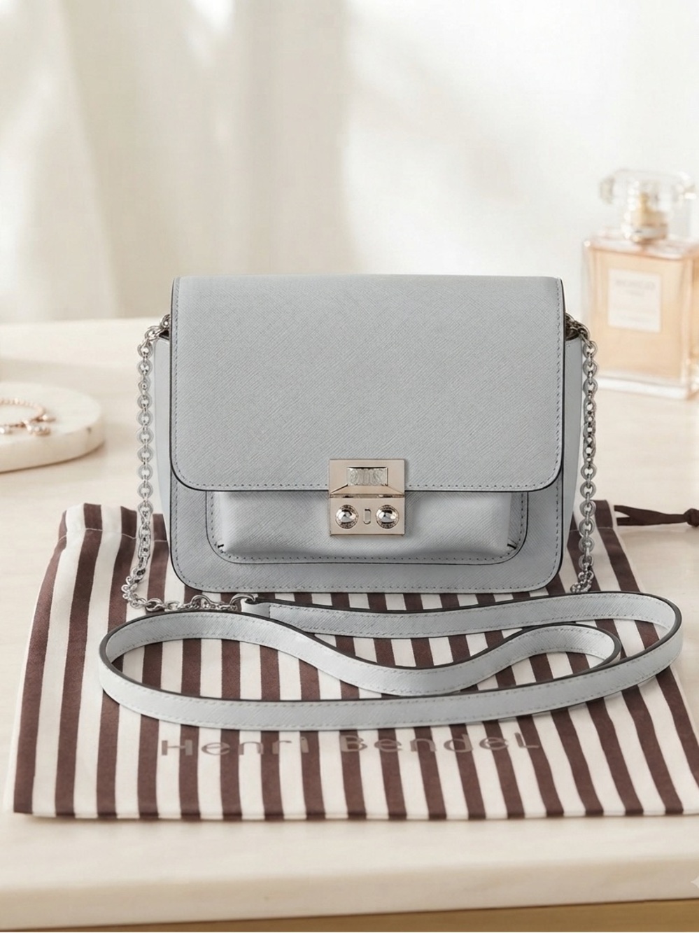 Rare HENRI BENDEL Saffiano Leather Crossbody Wallet on a Chain Mint Green EUC